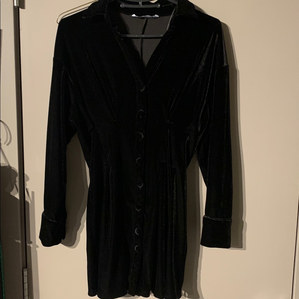 Zara Black Velvet Button-Up Dress – US Medium ✨